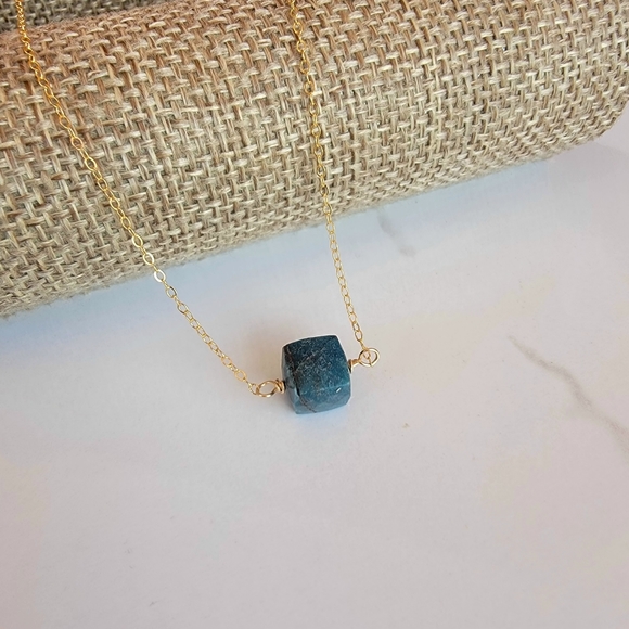 Chrysocolla Necklace Minimalist Crystal Gemstone teal blue - Picture 2 of 6